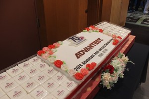 아드반테스코리아 70주년 기념떡케이크1.6m